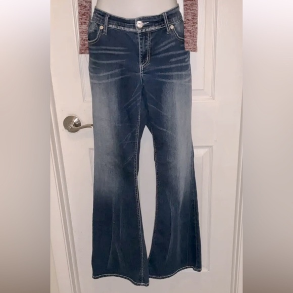 Seven 7 Women's  Denim Flared Leg Jeans Medium Wash Size 12 - Picture 1 of 13
